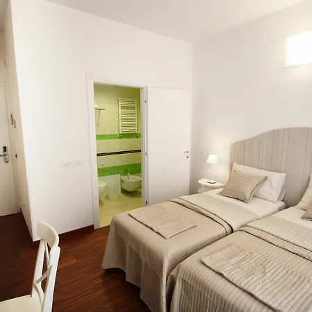 Bologna Inn Couette-café 3*